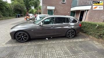 BMW 3-serie Touring 320i Upgrade Edition-APK-Onderhoud beschikbaar voor biedingen
