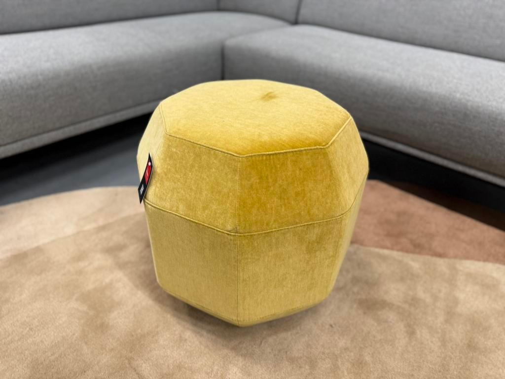 Nieuw Leolux Amulet Poef Lucir Topaz stof Design Kruk, Huis en Inrichting, Banken | Voetenbanken en Poefen, Nieuw, Minder dan 50 cm