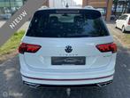 Volkswagen Tiguan 1.4 TSI eHybrid R-Line I Camera I Trekhaak, 1716 kg, Zwart, 4 cilinders, Wit