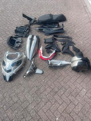 Piaggio mp3 hpe 530/400 hpe exclusief onderdelen beschikbaar voor biedingen