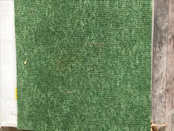 Vloerbedekking tegels groen beschikbaar voor biedingen