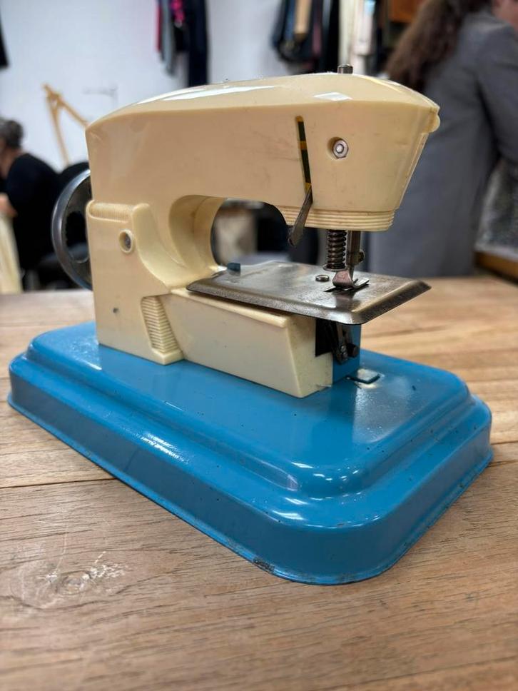 Franse SGDG speelgoed naaimachine, Antiek en Kunst, Antiek | Naaimachines, Ophalen of Verzenden