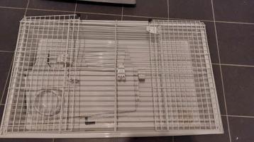 Nog zeer net binnenhok voor konijnen en cavia beschikbaar voor biedingen