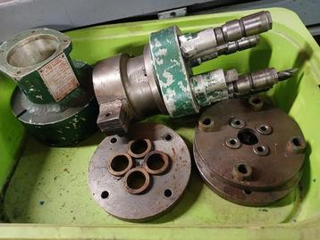 Diverse gerreedschappen zoals spantangen,machineklemmen,enz beschikbaar voor biedingen