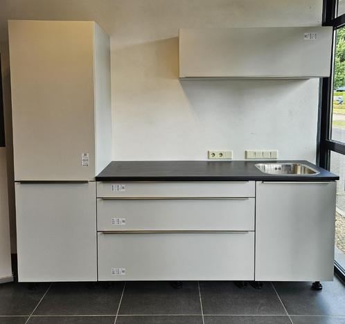 NIEUWE LUXE Bruynzeel Pantry 240 cm breed/ Innovare OUTLET, Huis en Inrichting, Keuken | Complete keukens, Nieuw, Enkelwandige keuken