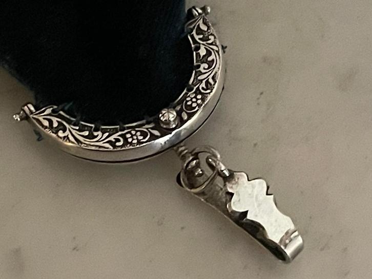 18e eeuw  tasbeugel + haak poppegoed miniatuur Geffen 1744, Antiek en Kunst, Antiek | Goud en Zilver, Zilver, Ophalen of Verzenden