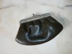Oud beursje met mooie sluiting, Ophalen of Verzenden, Bruin, Leer