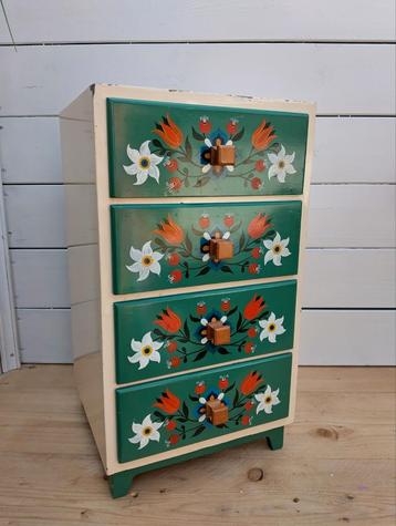 Retro vintage lade kast Zweeds Hongaarse bloem  beschikbaar voor biedingen