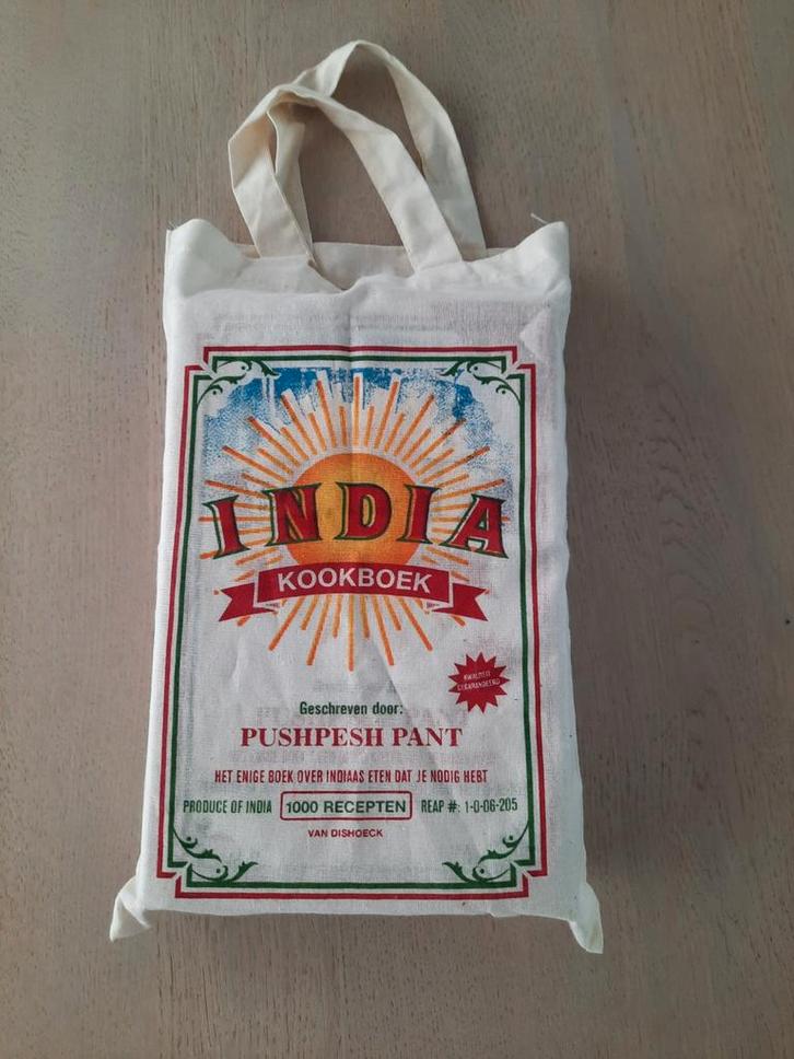 INDIA - Pushpesh Pant met originele canvas tas, Boeken, Kookboeken, Zo goed als nieuw, Azië en Oosters, Ophalen of Verzenden