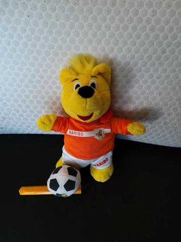 Haribo Beer Knuffel met Voetbal beschikbaar voor biedingen