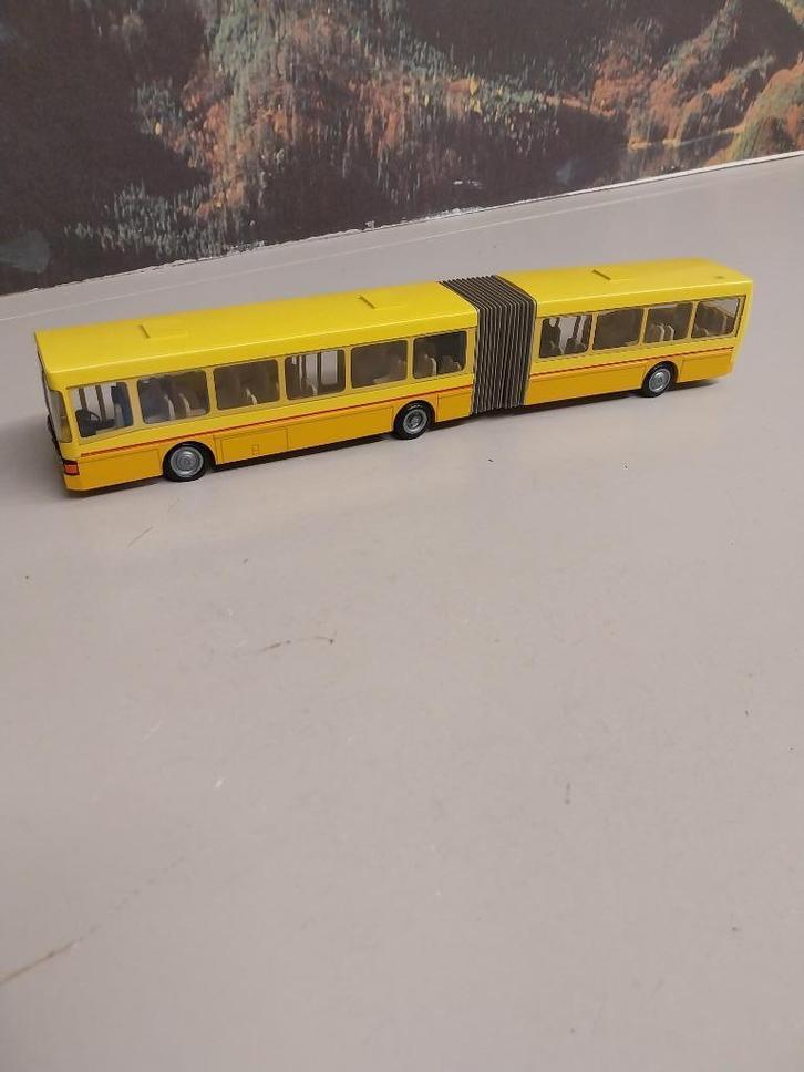 Te koop Volvo geledebus metaal 1/50 ned. uitv. van NZG, Hobby en Vrije tijd, Modelauto's | 1:50, Nieuw, Bus of Vrachtwagen, NZG