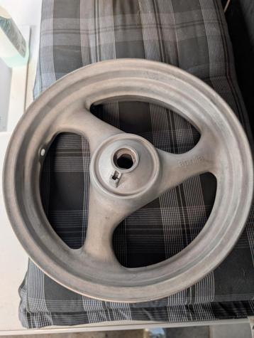 Aprilia sr viper voor velg beschikbaar voor biedingen