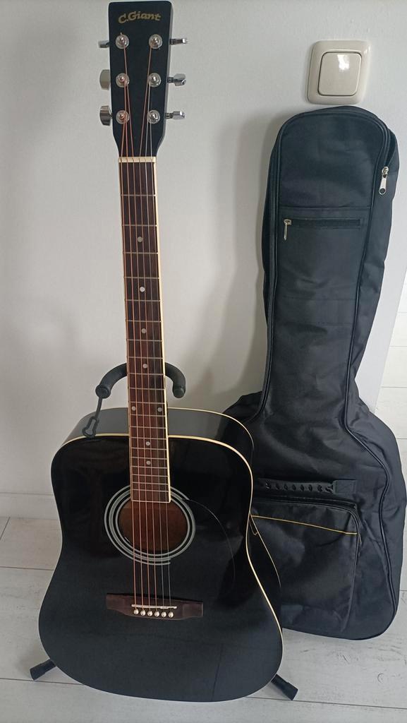 C.Giant western gitaar met veel accessoires, Muziek en Instrumenten, Snaarinstrumenten | Gitaren | Akoestisch, Gebruikt, Western- of Steelstringgitaar