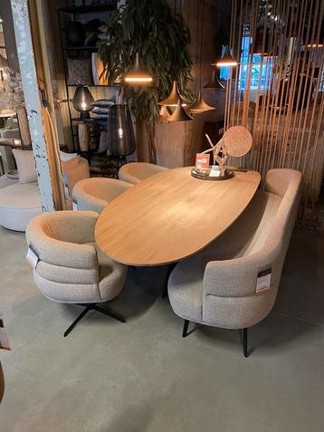 Showroom | Daley Stoelen | Van €1884,00 Voor €930,00 beschikbaar voor biedingen