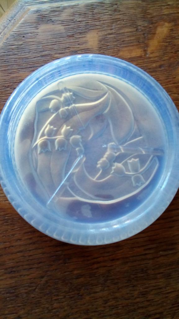 Etling coaster opalescence glas 12cm groot. Bloem motief., Antiek en Kunst, Antiek | Glas en Kristal, Ophalen