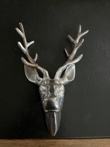 Ijzeren herten kop beschikbaar voor biedingen