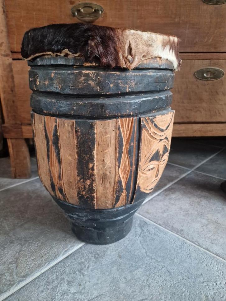 Afrikaanse Trommel met Dierenvel - Bohemian Decoratie, Antiek en Kunst, Kunst | Niet-Westerse kunst, Ophalen of Verzenden