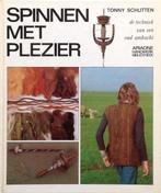 Tonny Schutten - Spinnen met plezier - een oud ambacht 1976, Ophalen of Verzenden, Zo goed als nieuw, Overige onderwerpen, Tonny Schutten