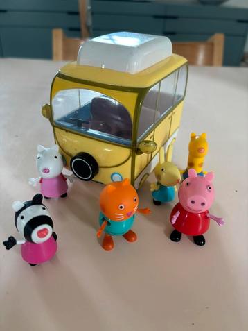 Peppa pig camper met figuren beschikbaar voor biedingen