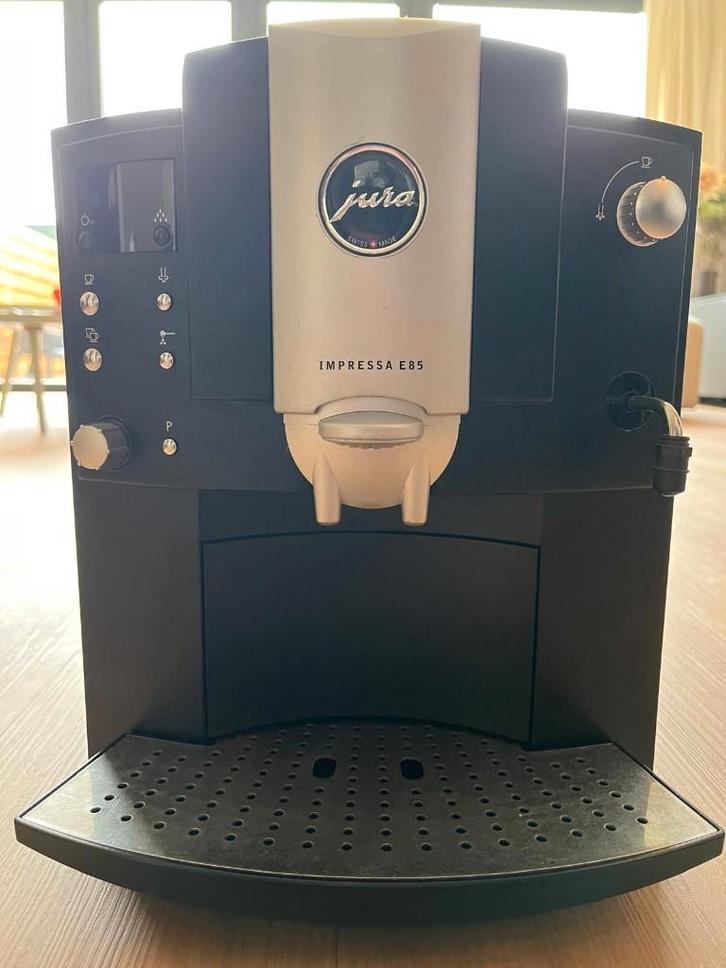 Jura Impressa E85, Witgoed en Apparatuur, Koffiezetapparaten, Gebruikt, Koffiebonen, Koffiemachine, Afneembaar waterreservoir