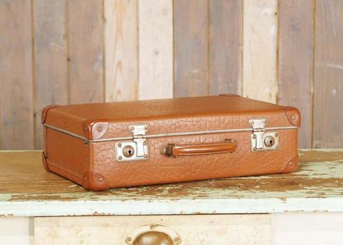 Kleine oude middenbruine brocante koffer met metalen handvat, Antiek en Kunst, Curiosa en Brocante, Ophalen of Verzenden