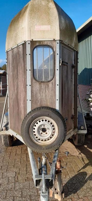 Verschillende opknapper trailers beschikbaar voor biedingen