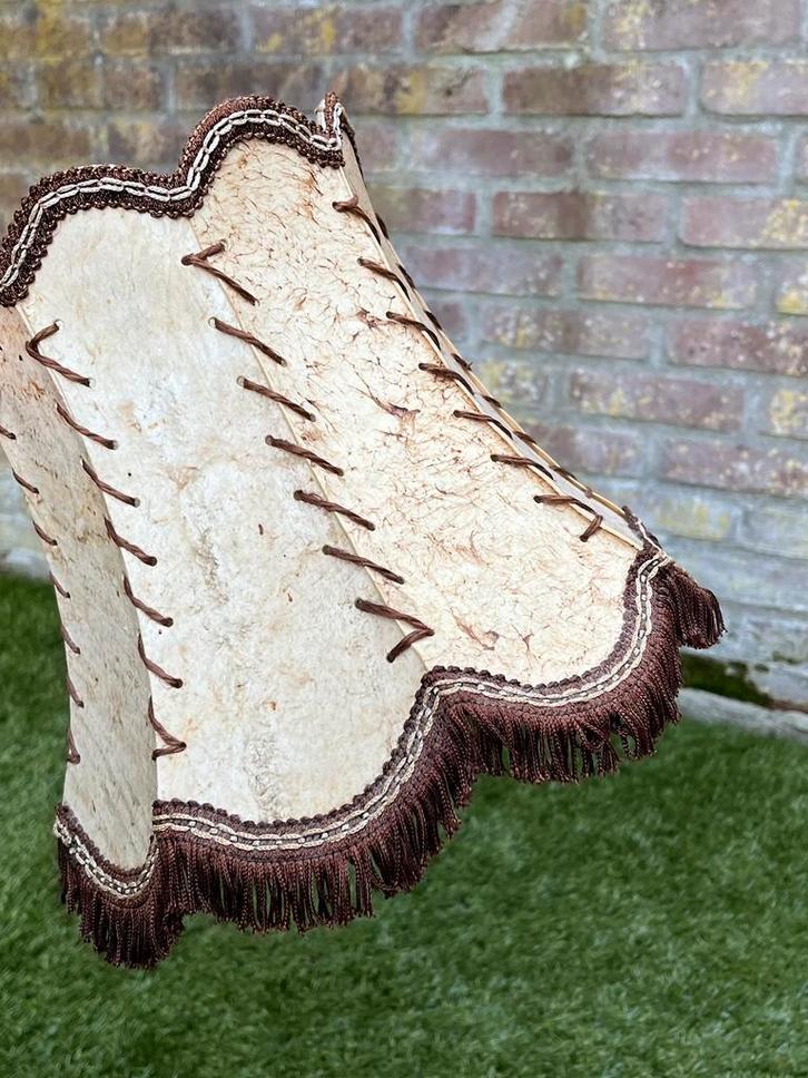 Lampenkap varkensleer rawhide beige bruin franjes vintage, Huis en Inrichting, Lampen | Lampenkappen, Rond, Bruin, Ophalen