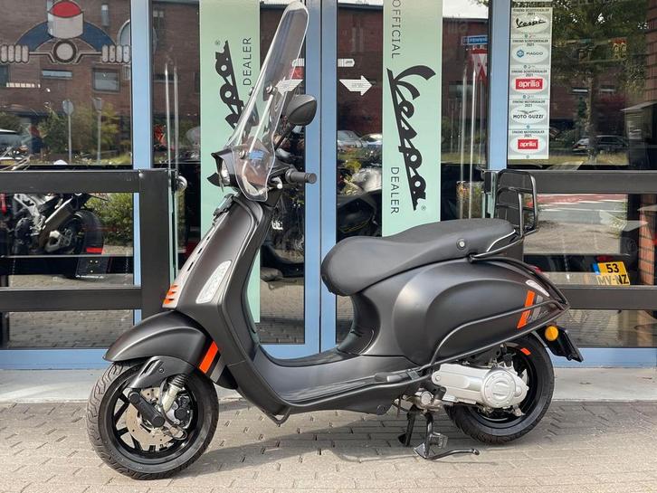 Vespa Sprint 50 4T 45km Mat Zwart bj. 2024 4567km 1e eig., Fietsen en Brommers, Scooters | Vespa, Zo goed als nieuw, Overige modellen