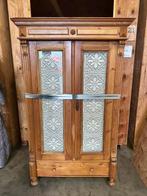 Grenen kast, Ophalen