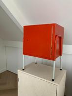 Nachtkastje vintage, rood met stalenpootjes, Ophalen, Gebruikt, Minder dan 45 cm, Minder dan 55 cm