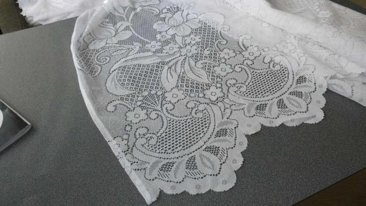 PRACHTIGE WITTE VITRAGE MET GROOT BLOEMMOTIEF, Huis en Inrichting, Stoffering | Gordijnen en Lamellen, Nieuw, Minder dan 100 cm