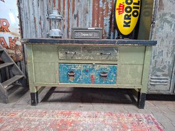 Vintage Werkbank beschikbaar voor biedingen