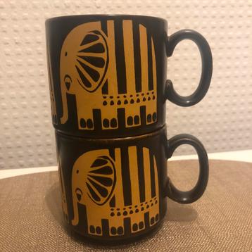 Vintage Kopjes met Olifant Design beschikbaar voor biedingen