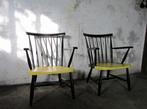 Set van 2 vintage houten armstoelen/ spijlenstoelen, Ophalen, Gebruikt, Minder dan 75 cm, Vintage Scandinavisch