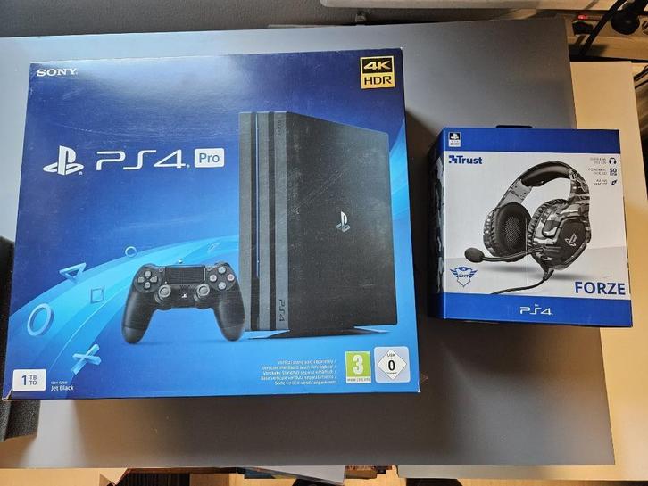 PlayStation 4 Pro 1TB + 2 controllers + headset – €229, Spelcomputers en Games, Spelcomputers | Sony PlayStation 4, Zo goed als nieuw