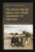 TE DICHT BIJ DE BRUG DIE VOOR ANDEREN TE VER WAS, Ophalen of Verzenden, Zo goed als nieuw