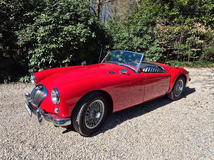 MG MGA 1500 1958 Rood, Auto's, MG, Particulier, A, Benzine, Cabriolet, Handgeschakeld, Geïmporteerd, Rood, Zwart, Kunstmatig leder
