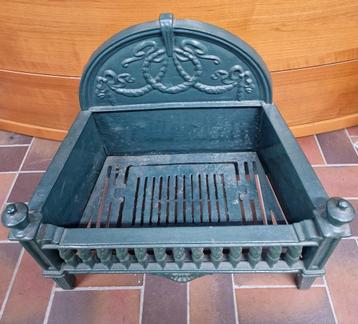 Antieke gietijzeren inzethaard – Art Nouveau stijl beschikbaar voor biedingen