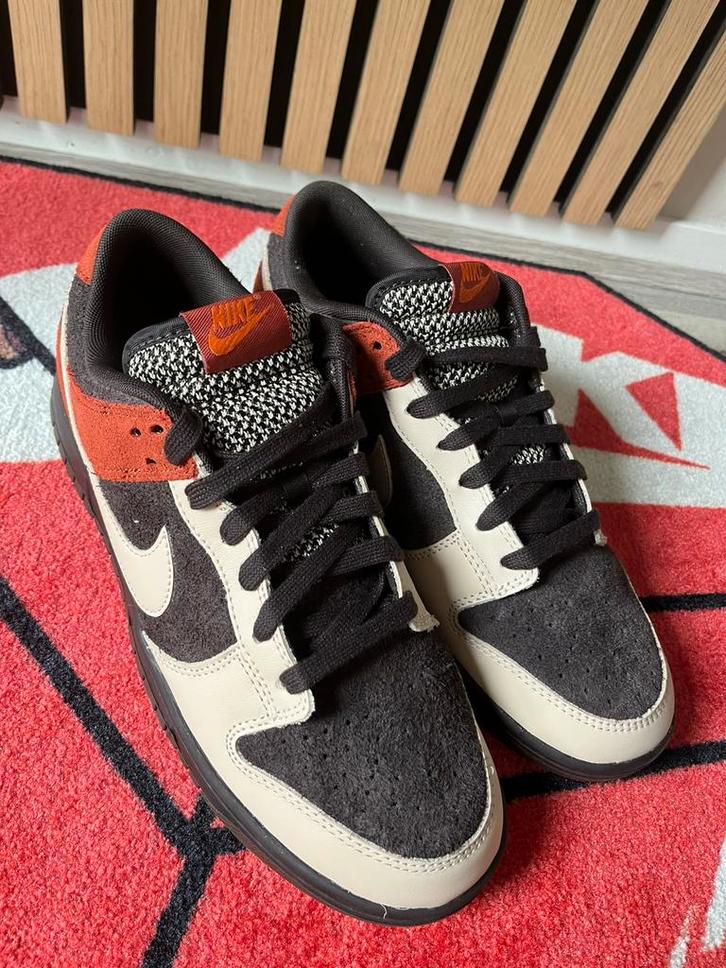Nike Dunk Low "Red Panda" - 44,5 , FV0395-200, Kleding | Heren, Schoenen, Nieuw, Sneakers of Gympen, Ophalen of Verzenden