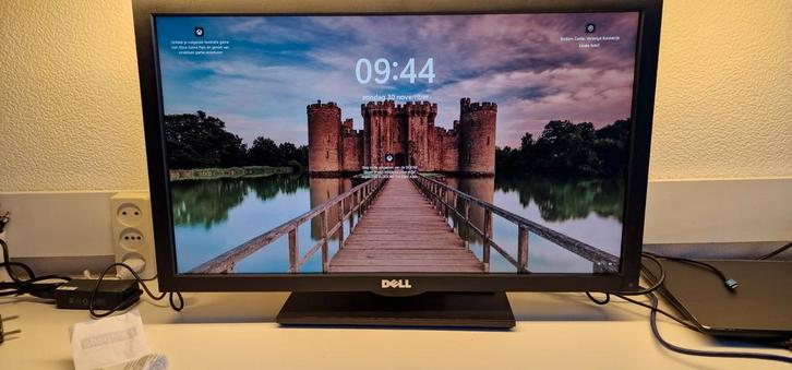 Dell Monitor  U2711- Goed Onderhouden, Computers en Software, Monitoren, Gebruikt, 60 Hz of minder, DisplayPort, DVI, VGA, In hoogte verstelbaar