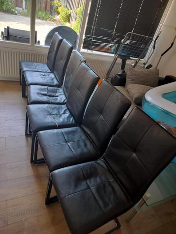 Gratis Zwarte leren stoelen - set van 6 beschikbaar voor biedingen