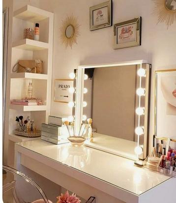 Ikea Malm make-up tafel en Lack wandrek