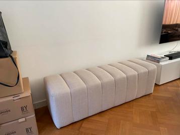 Eetkamerbank beige stoffen bankje slaapkamer