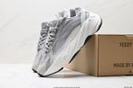 Yeezy 700 V2 in alle kleuren en maten beschikbaar, Ophalen of Verzenden, Nieuw, Overige kleuren