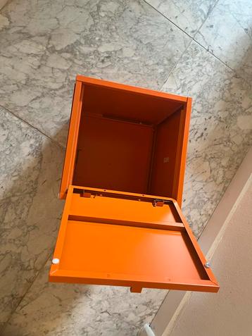 IKEA LIXHULT Kast Oranje beschikbaar voor biedingen