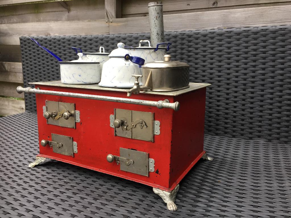 Antiek kinderfornuis met pannetjes en spiritusbranders, Antiek en Kunst, Antiek | Speelgoed, Ophalen