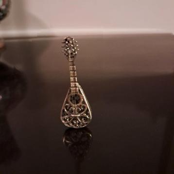 Zilveren Miniatuur Gitaar beschikbaar voor biedingen