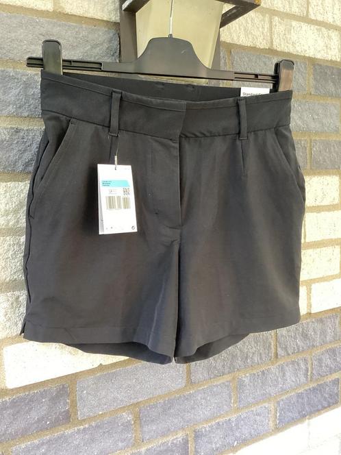Zwarte korte broek/golfbroek Nike maat S dames, Sport en Fitness, Golf, Nieuw, Kleding, Ophalen of Verzenden