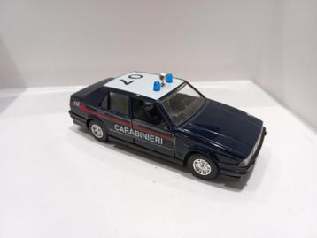 Alfa Romeo 75 Carabinieri Bburago 1:24 modelauto 106 beschikbaar voor biedingen