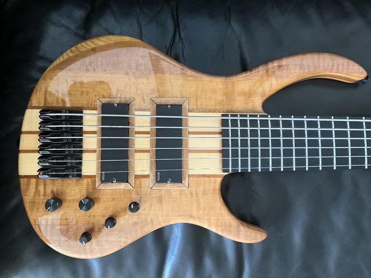 Basgitaar Harley Benton 6 snarig upgrade., Muziek en Instrumenten, Snaarinstrumenten | Gitaren | Bas, Gebruikt, Elektrisch, 6-snarig